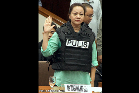 Si Pork Barrel Scam suspect Janet Lim Napoles sa pagharap nito sa Senado sa hearing na ipinatawag ng Blue Ribbon Committee nitong Huwebes, Nobyembre 07, 2013. (PRIB Photo by Albert Calvelo/7 November 2013)