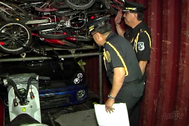 The smuggled sports car under the pile of bicycles along with motorcycles inside a container van apprehended by Bureau of Customs. (UNTV News)